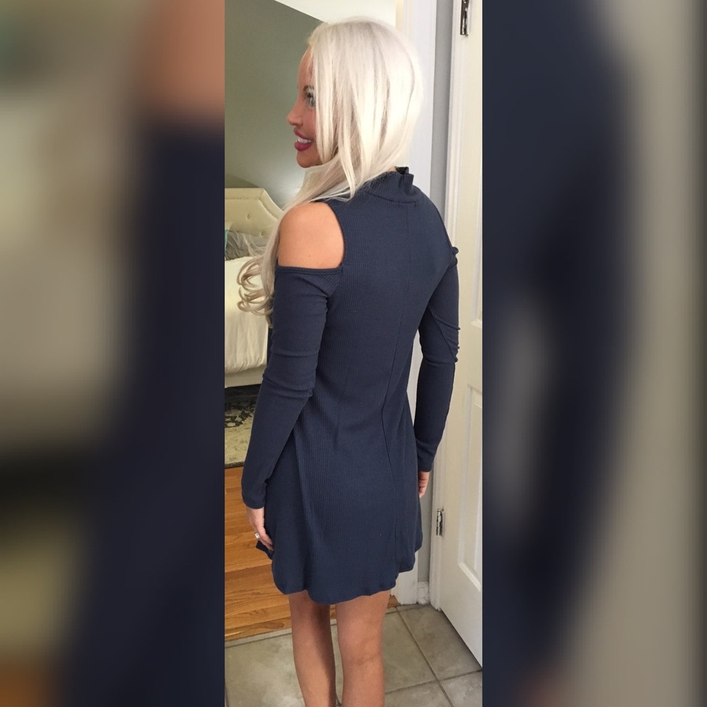 ❤️LAST 1! Navy Cold Shoulder Criss Cross Dress! - Picture 3 of 3